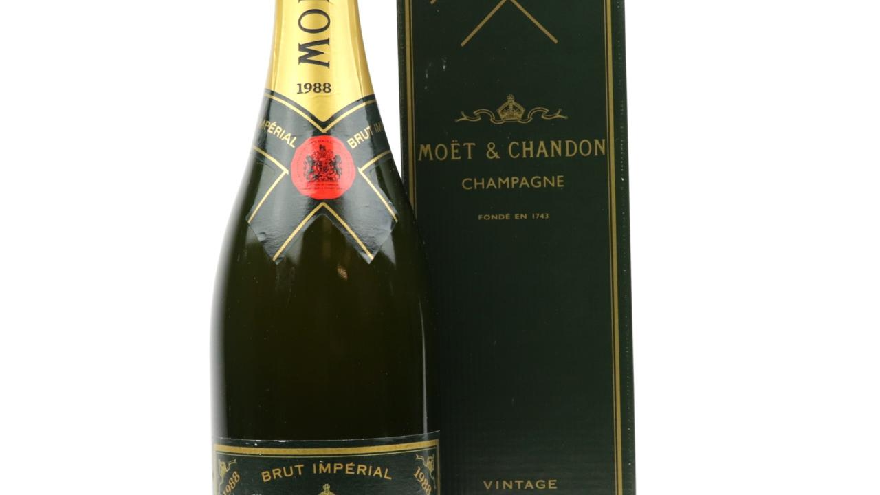 Moët & Chandon Champagne 1988 1988 Moët & Chandon Champagne Vintage Brut Impérial